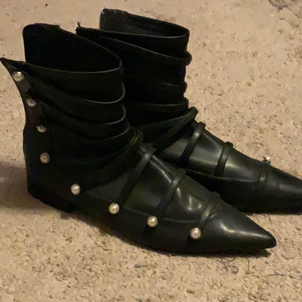 Pointed toe boots